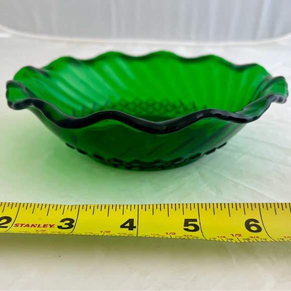 Anchor Hocking Forest Green Glass Bowl Diamond Swirl Ruffled Edge Vintage 6.25” - Picture 2 of 6